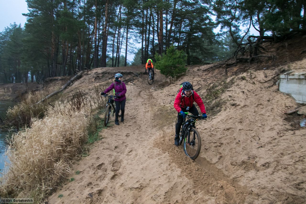 �������