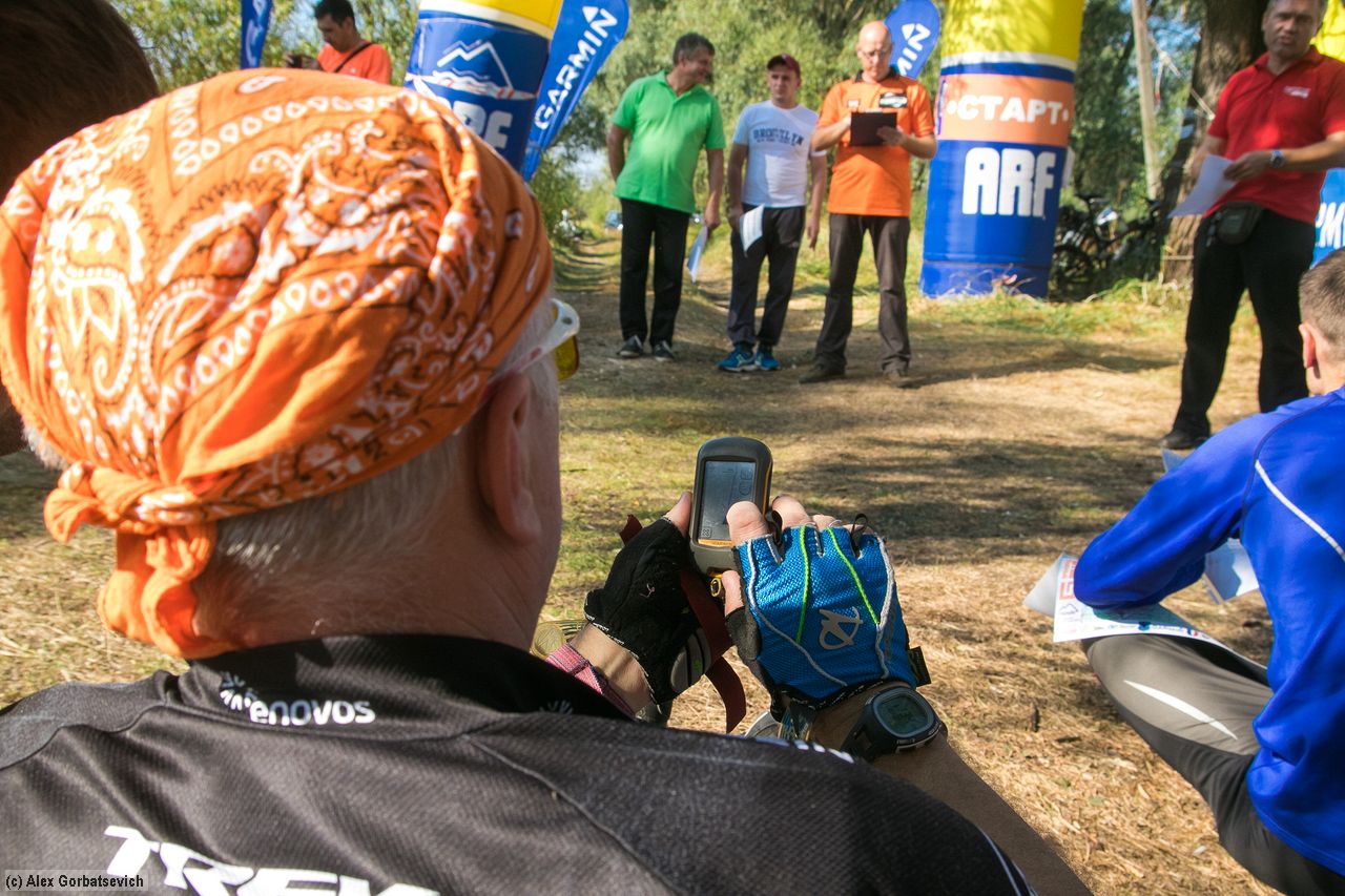 �������