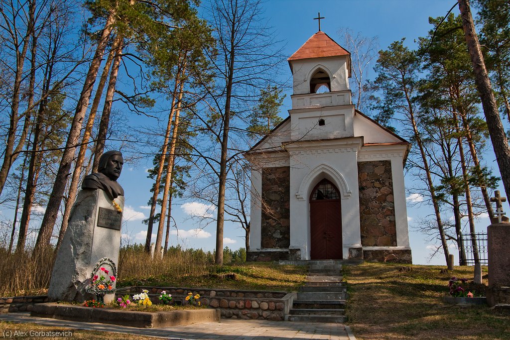 Памятники столбцы. Фото памятника вблизи Дунина Александра.